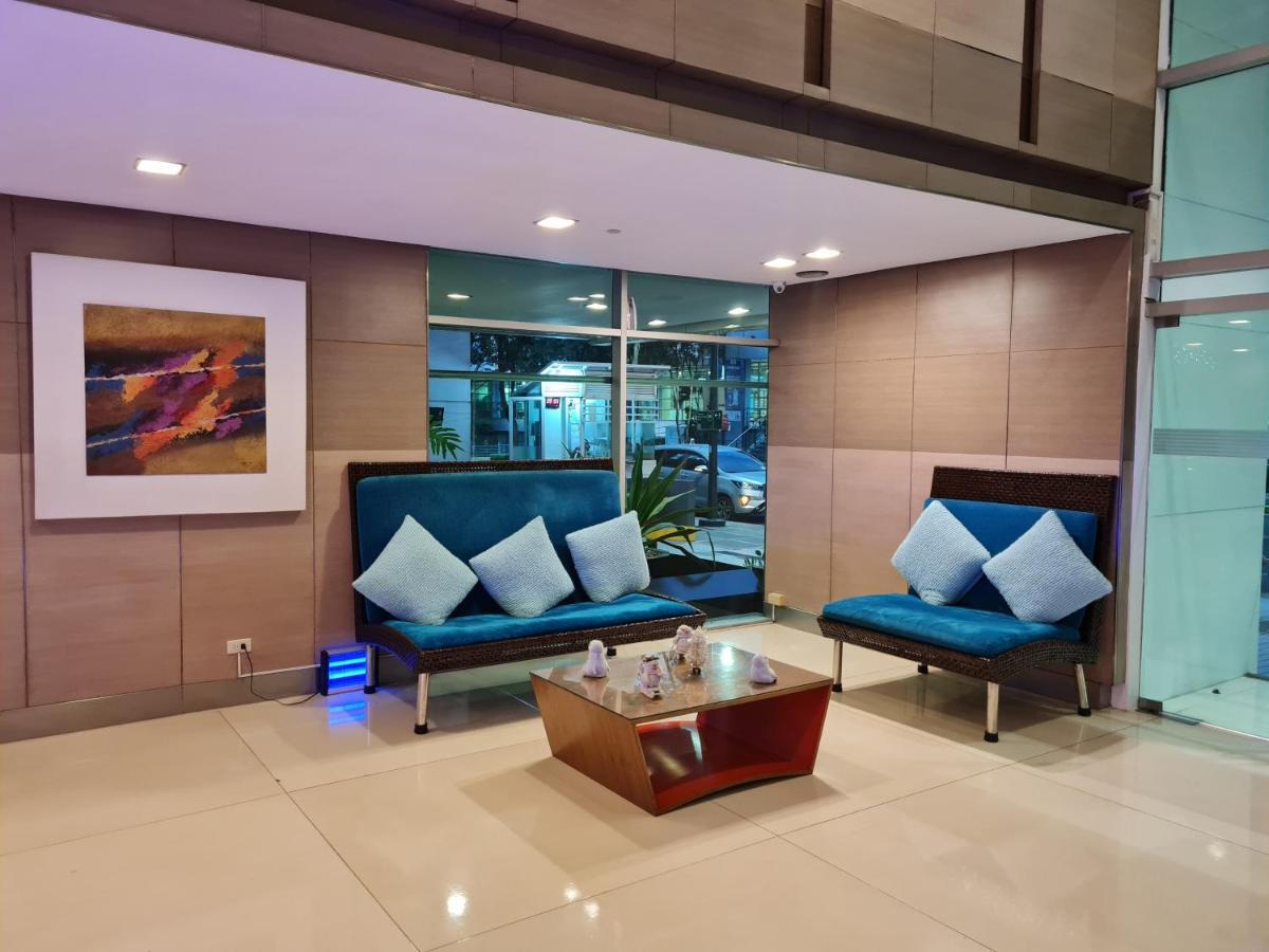 Huge Condo Unit Near Burgos Circle, St Lukes, Shangri-La - P Hamptons T1 Makati City Exterior photo